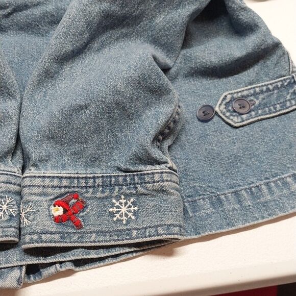 Womens Button Up Denim Shirt Sz M Blue Embroidered Penguins Snowflakes Shacket - Picture 11 of 14